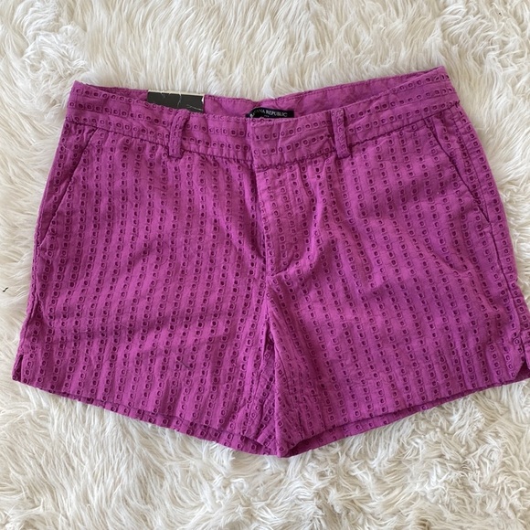 Banana Republic Tailored Eyelet Shorts 4 1/2 Inch - Picture 2 of 8